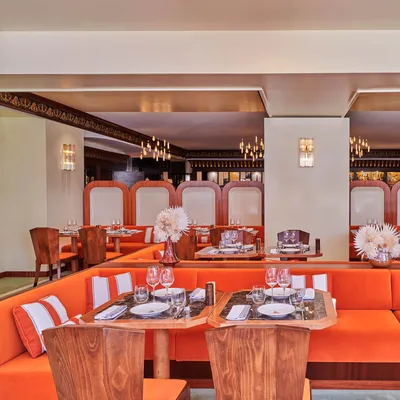 Beefbar Cannes tables intérieure