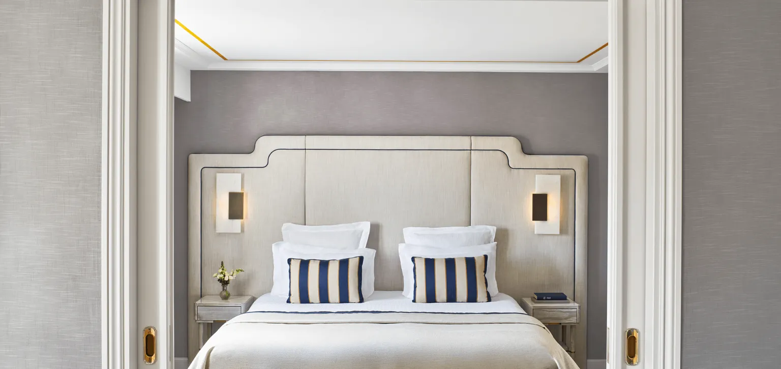 Coin nuit Suite Supérieure Vue Partielle Mer Le Majestic Cannes