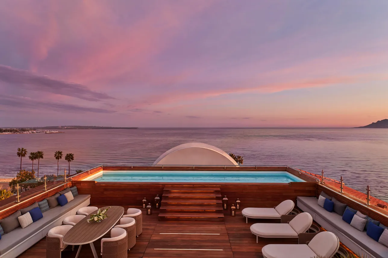 Couché de soleil sur la terrasse de la Suite Majestic à l'Hôtel Barrière Le Majestic Cannes