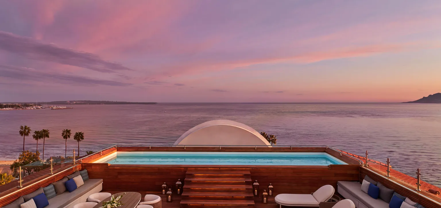 Couché de soleil sur la terrasse de la Suite Majestic à l'Hôtel Barrière Le Majestic Cannes