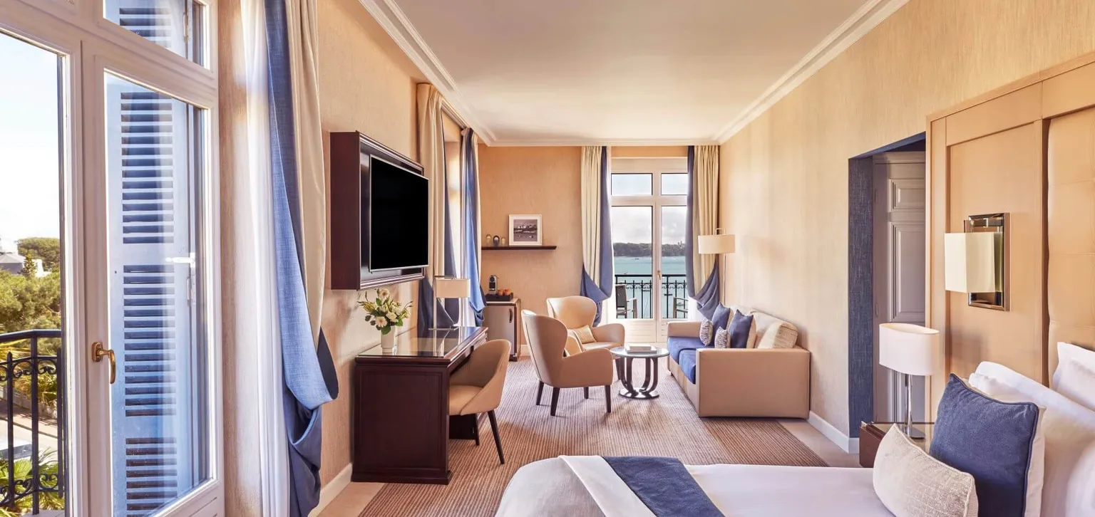 Espace nuit de la junior suite mer du grand hôtel de Dinard