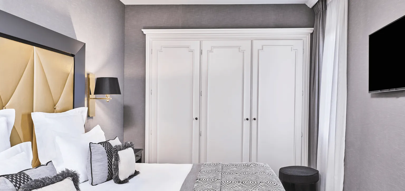 Lit  chambre supérieure à l'hôtel Le Majestic Cannes