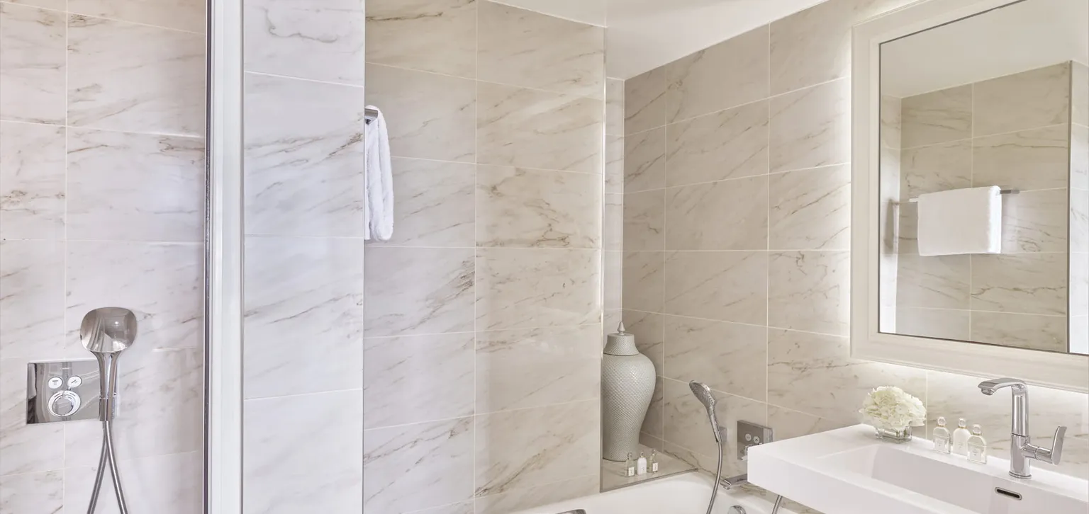 Salle de bain de la junior suite de l'hôtel l'Hermitage à la Baule