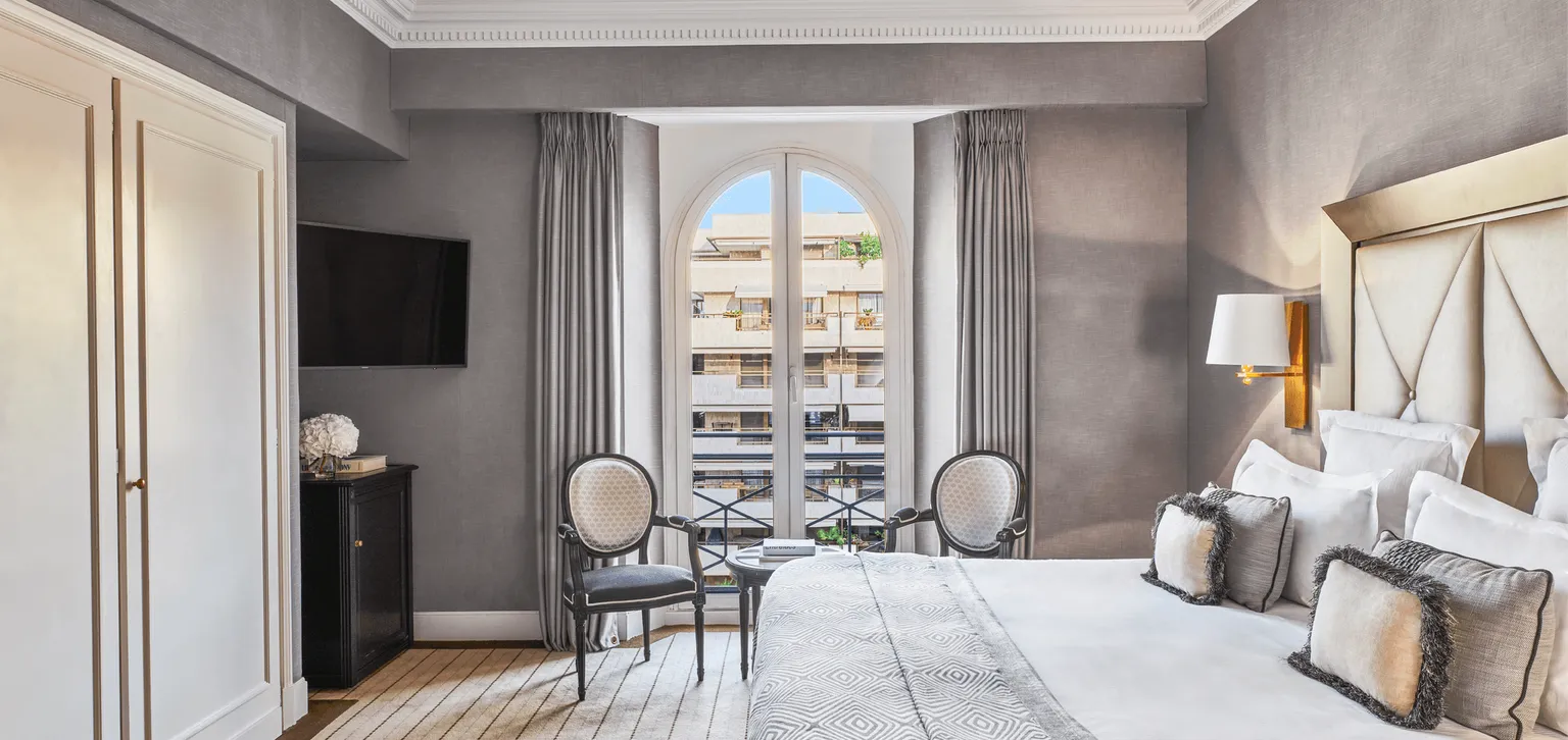Vue d'ensemble de la chambre deluxe ville à l'hôtel Le Majestic Cannes