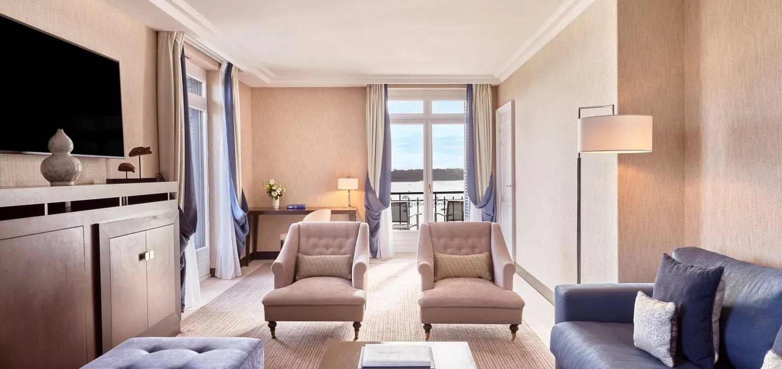 Salon de la Suite Prestige mer du grand Hôtel de Dinard