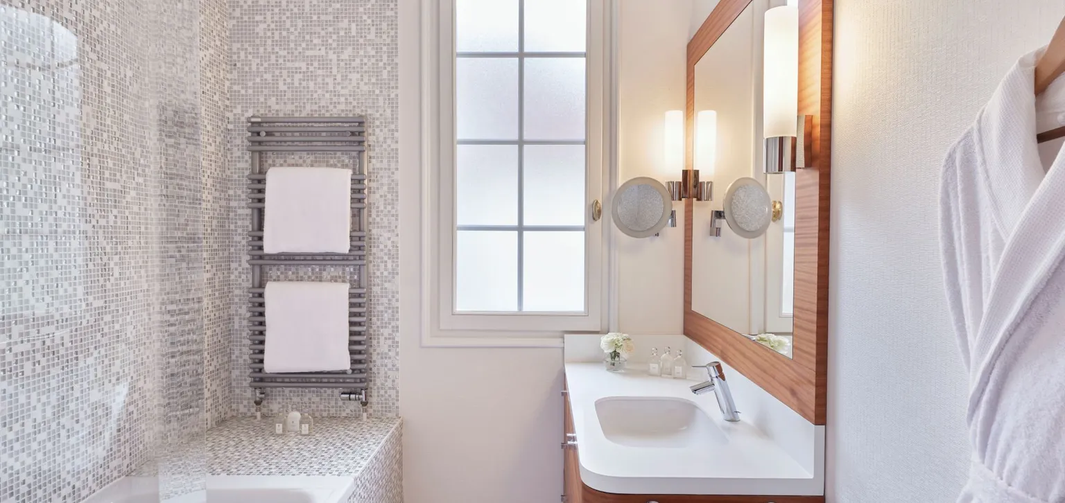 Salle de bain de la junior suite à l'hôtel le Normandy à Deauville