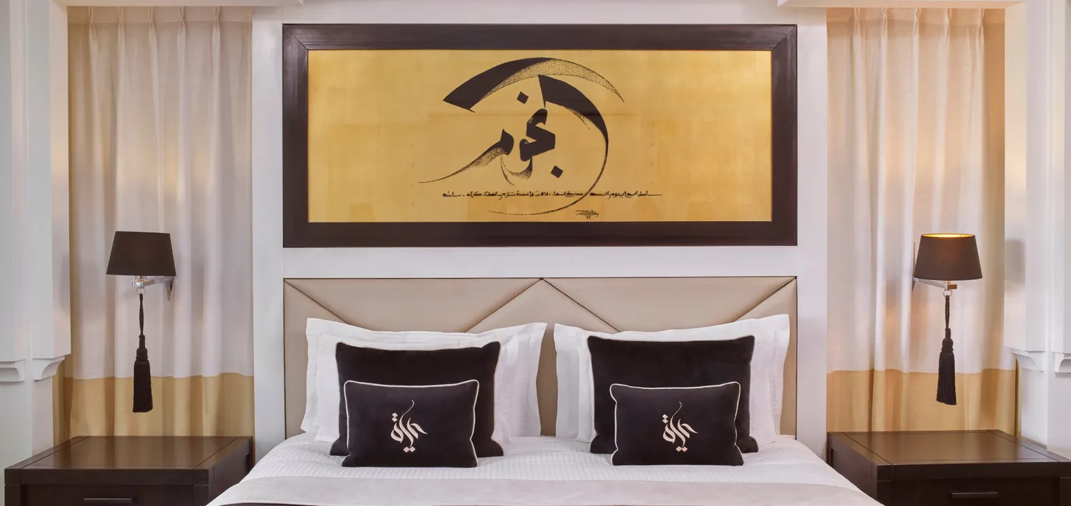 tête de lit de la chambre deluxe de l'hôtel le Naoura à Marrakech