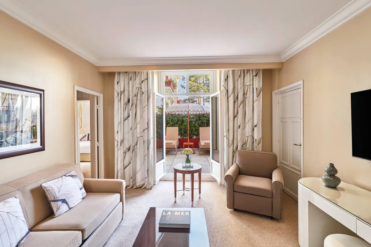 Junior suite prestige terrasse, salon L'Hermitage