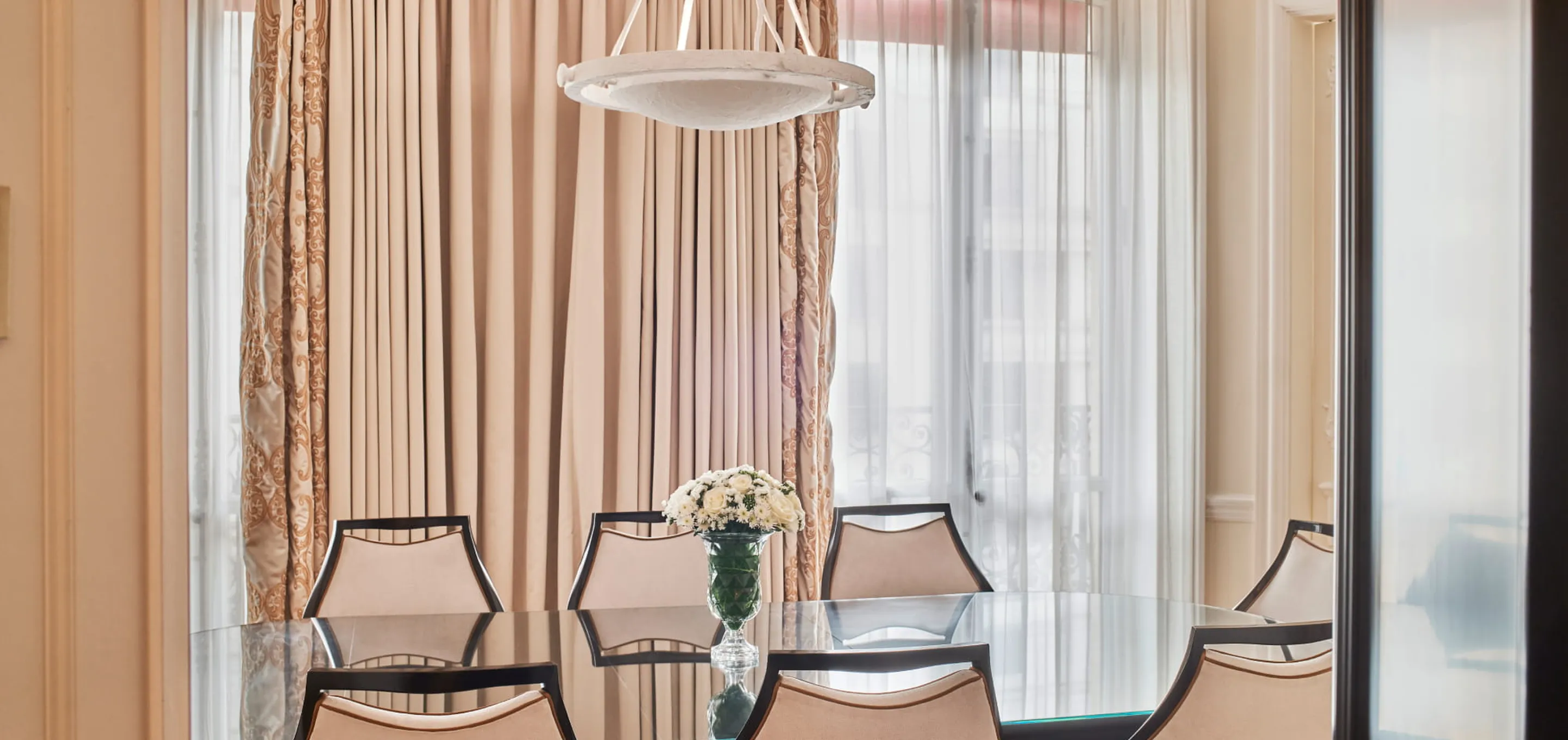 Suite Signature Arc de Triomphe table à manger