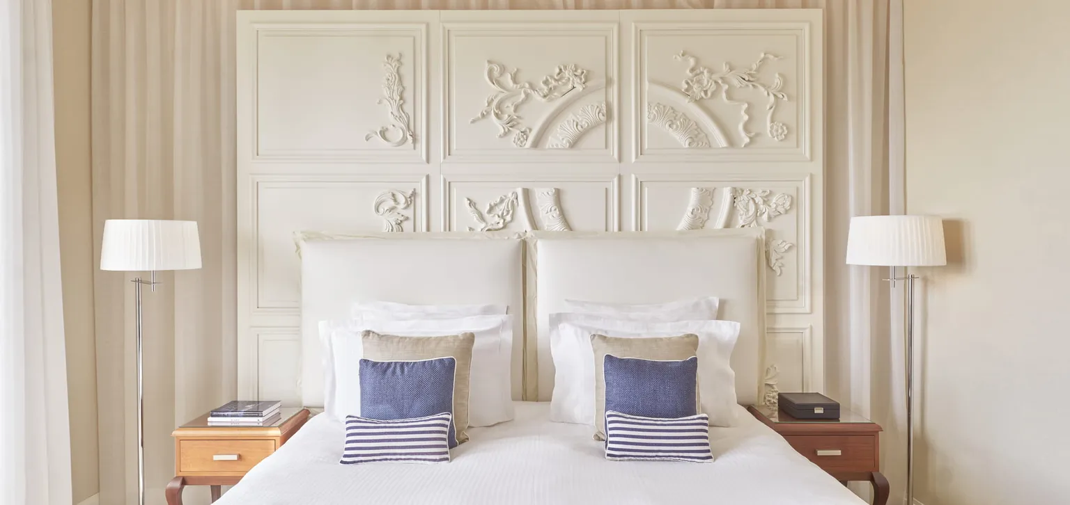 Lit de la Suite Deluxe Mer de l'hôtel Le Royal La Baule