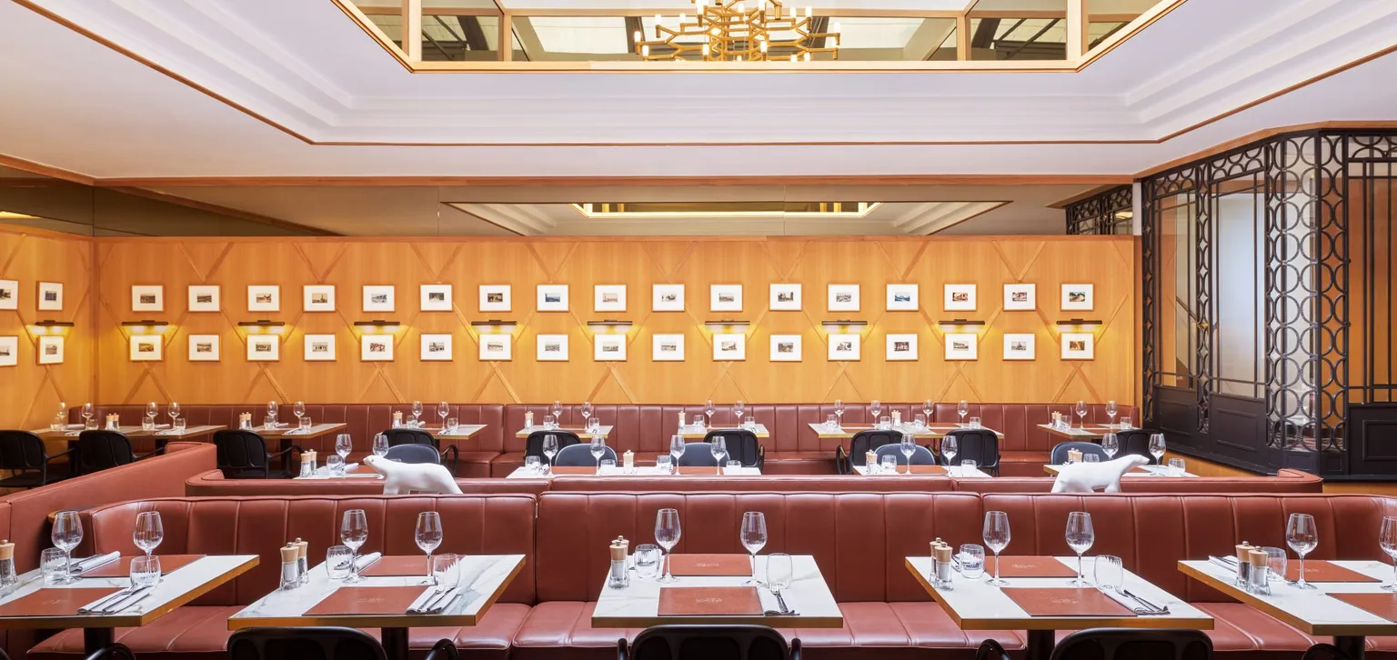 Vue de la salle du restaurant la table du West à l'hôtel Westminster au Touquet