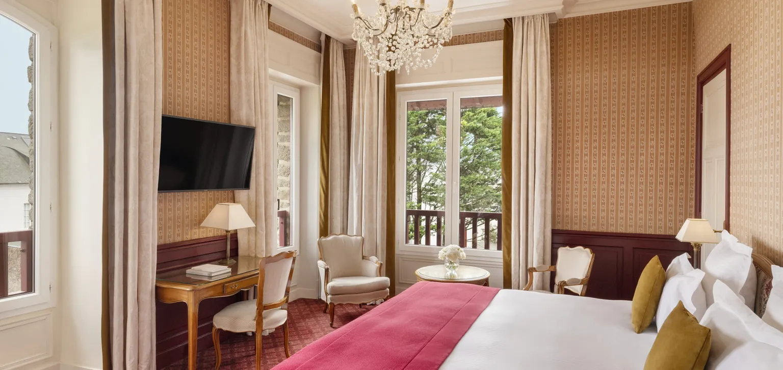 Espace nuit de la chambre Supérieure Mer de l'hôtel Le Castel Marie-Louise à La Baule