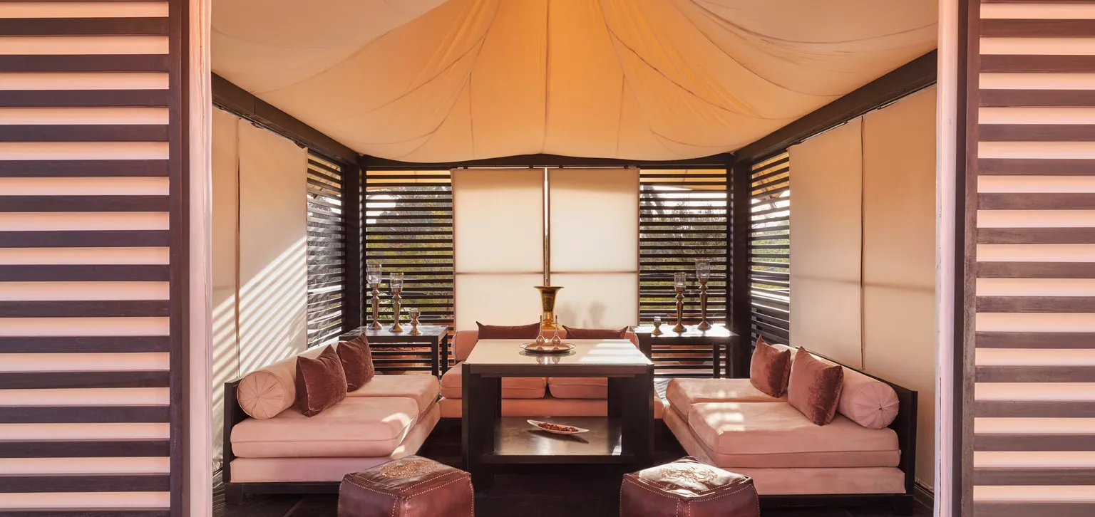 Salle à manger de la suite Ryad à l'hôtel Le Naoura à Marrakech