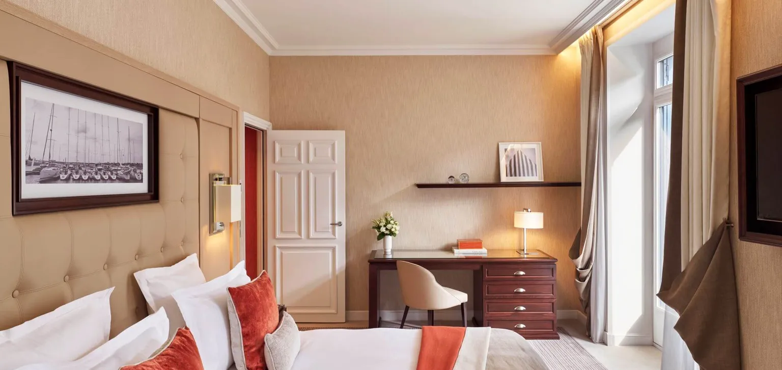 Chambre Supérieure rouge du Grand Hôtel de Dinard