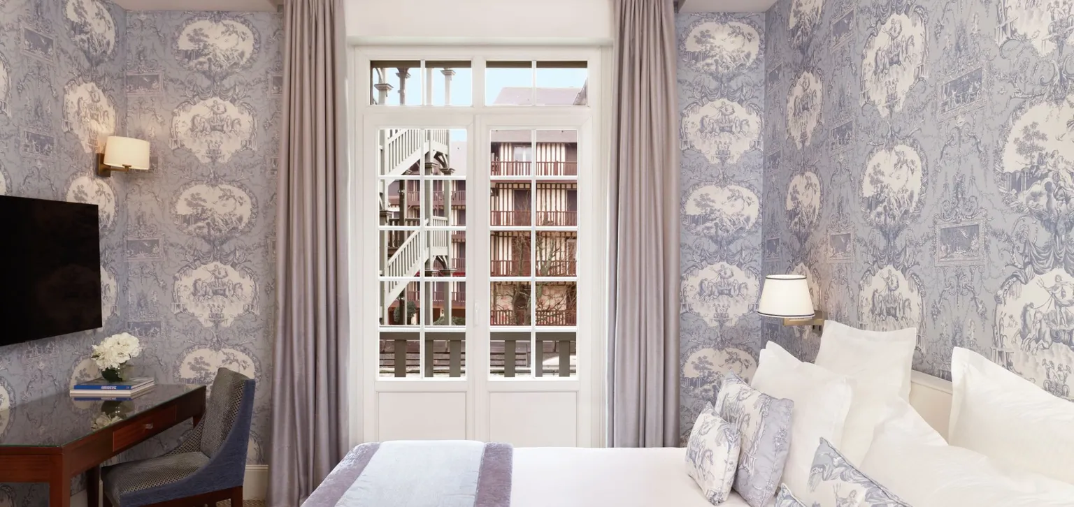 Chambre, toile de jouy bleu à l'Hôtel Le Normandy Deauville