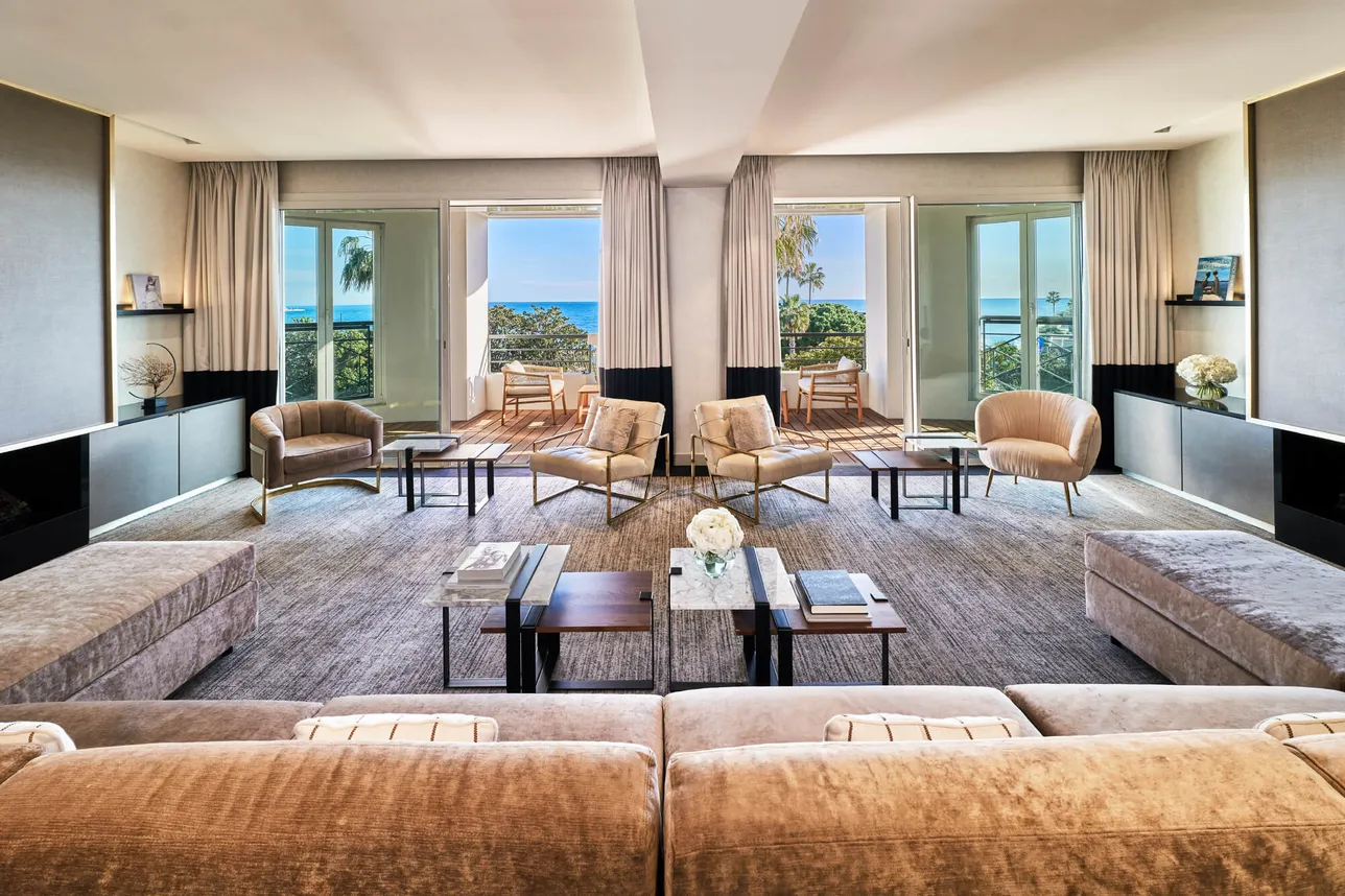 Grand Salon de la Suite Escale à l'Hôtel Barrière Le Majestic Cannes