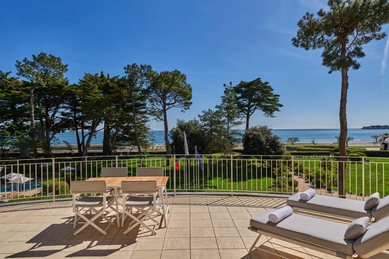 Suite Prestige Terrasse Mer, Terrasse, Le Royal La Baule