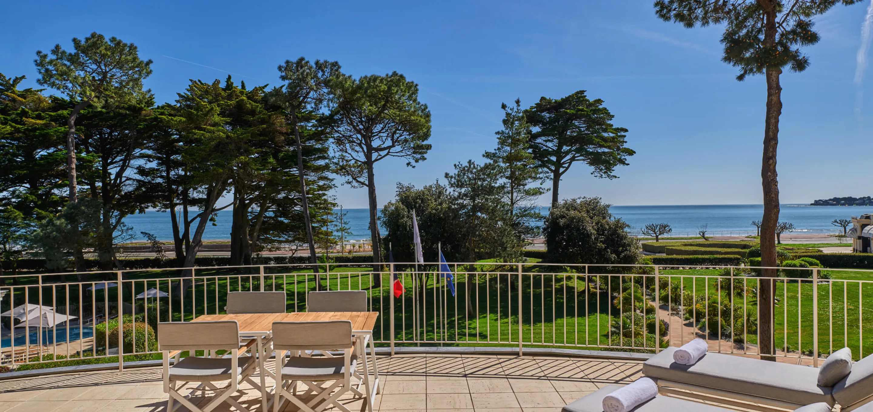 Suite Prestige Terrasse Mer, Terrasse, Le Royal La Baule