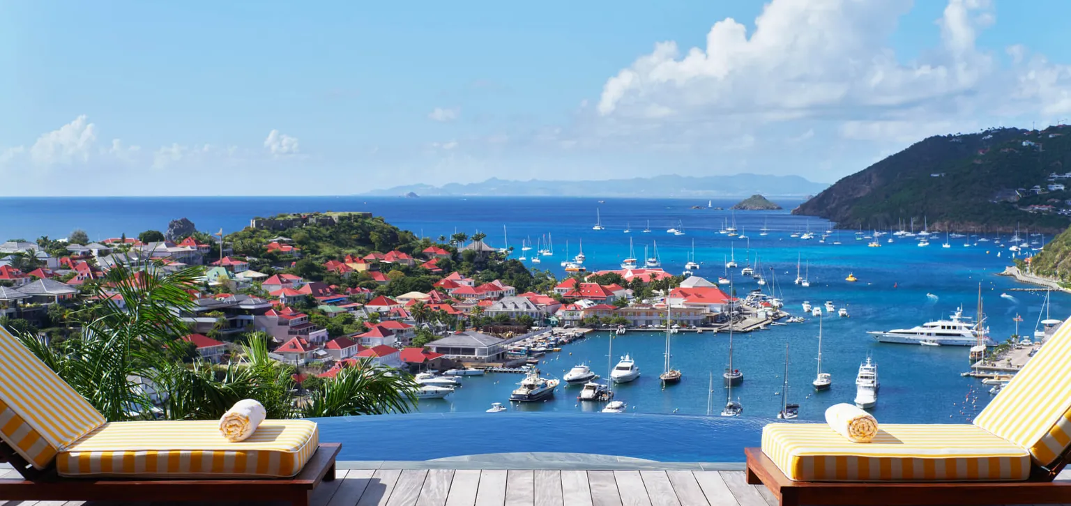 St barth Villa Diane piscine et transats vue sur la mer