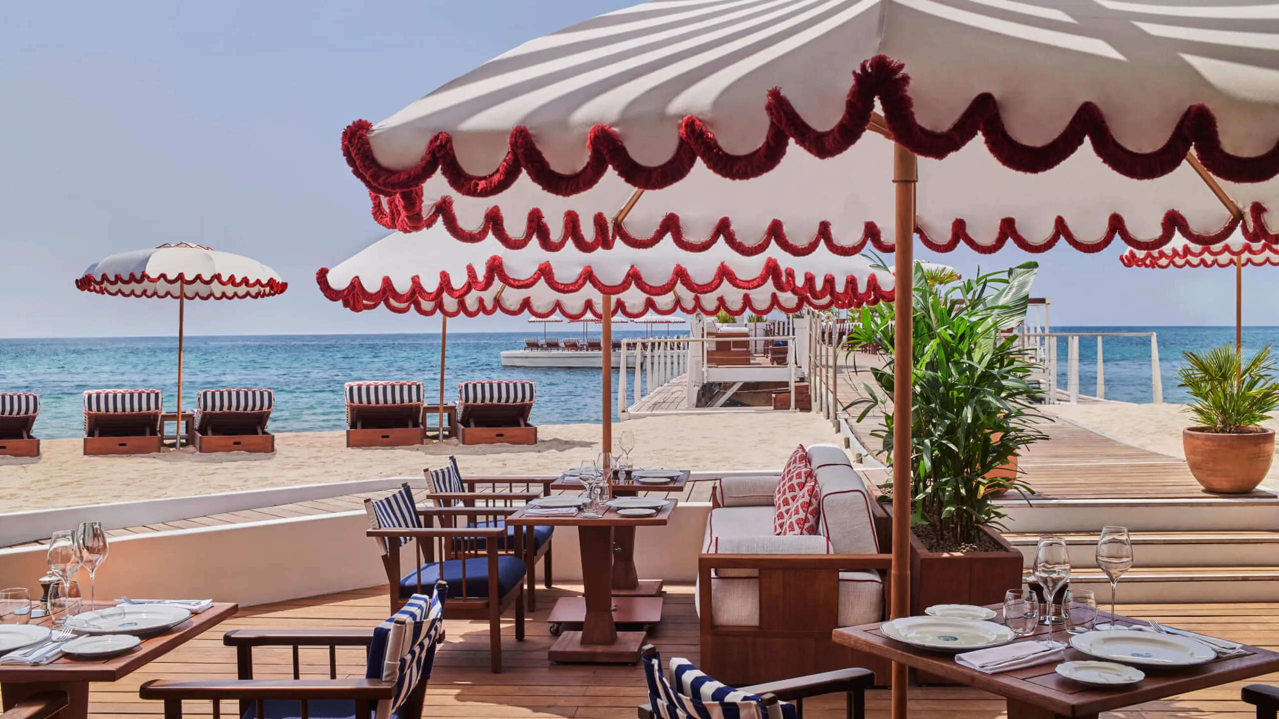 Ciro's Cannes, Majestic Cannes, Tables les pieds dans le sable, Hôtel Barrière
