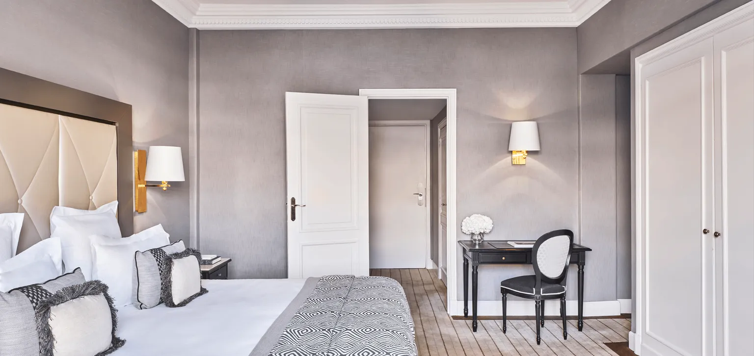 Coin nuit de la chambre deluxe ville à l'hôtel Le Majestic Cannes