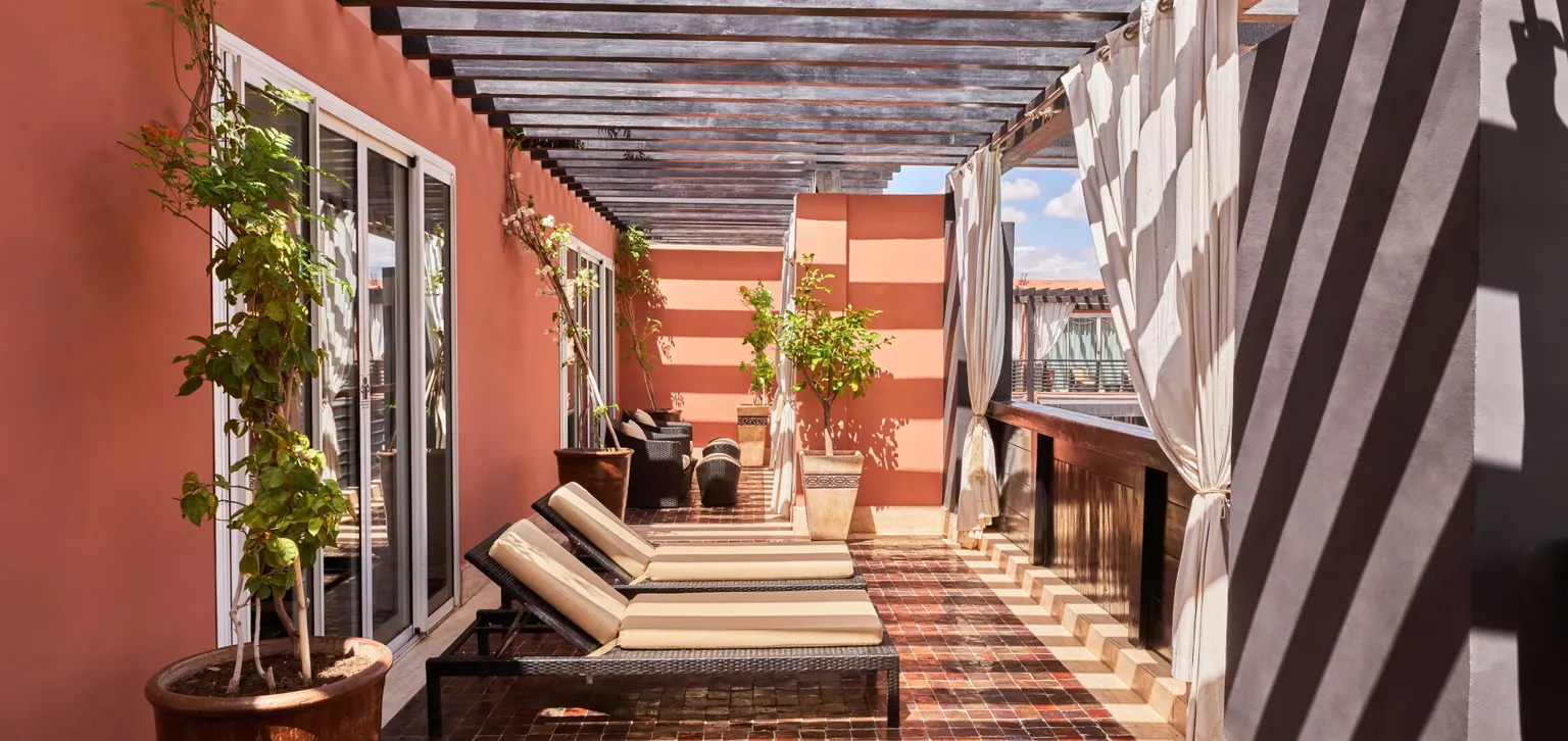Terrasse de la suite royale à l'hôtel le naoura à marrakech