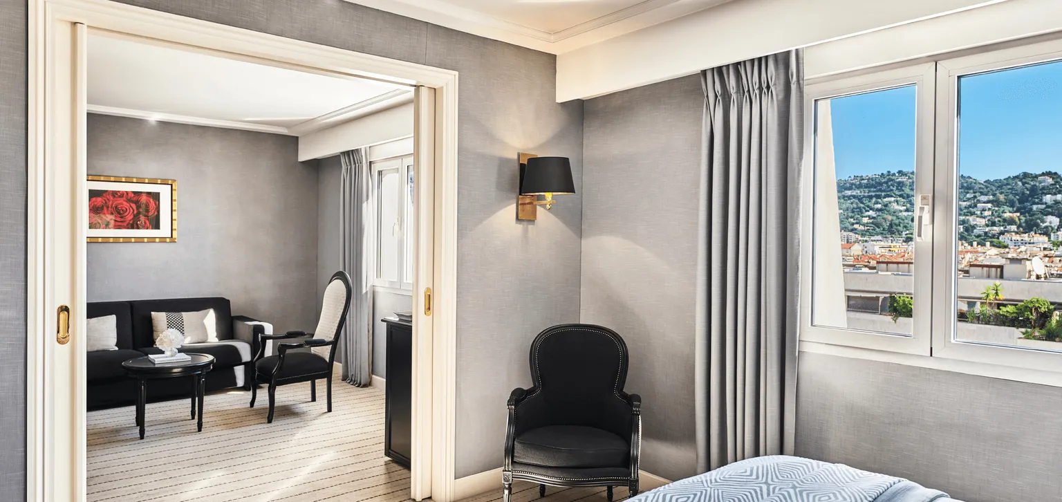 Chambre et salon Suite Supérieure Le Majestic Cannes