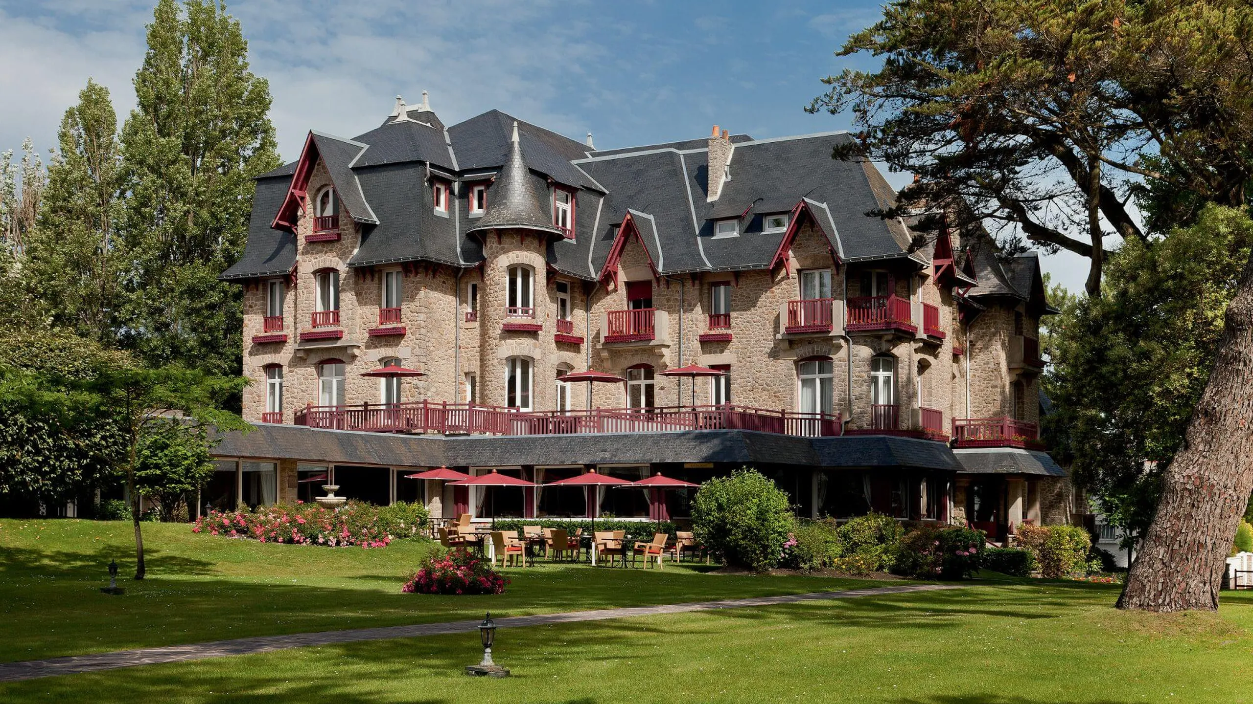 Façade de l'Hôtel Le Castel Marie-Louise à La Baule