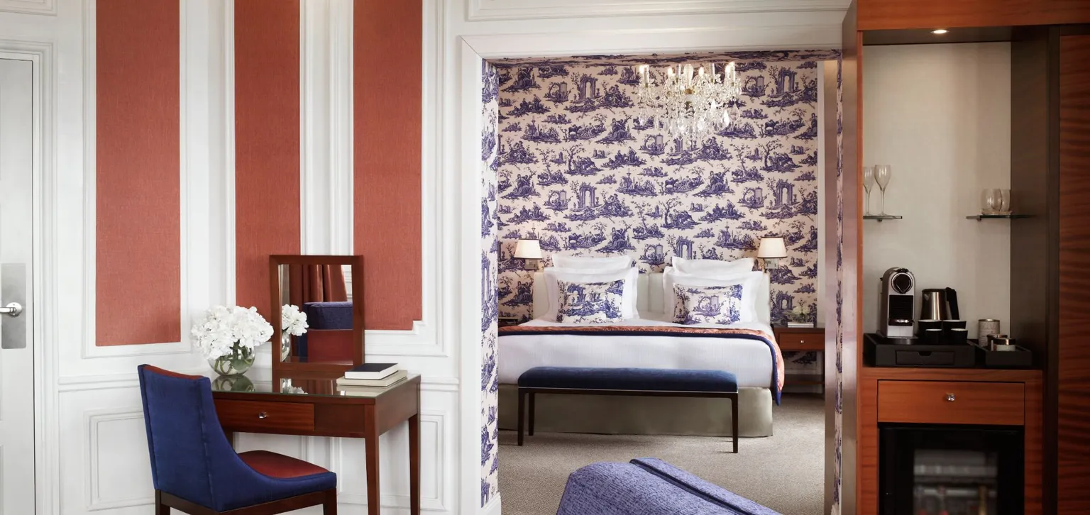 Salon de la suite deluxe mer à l'hôtel Le Normandy à Deauville