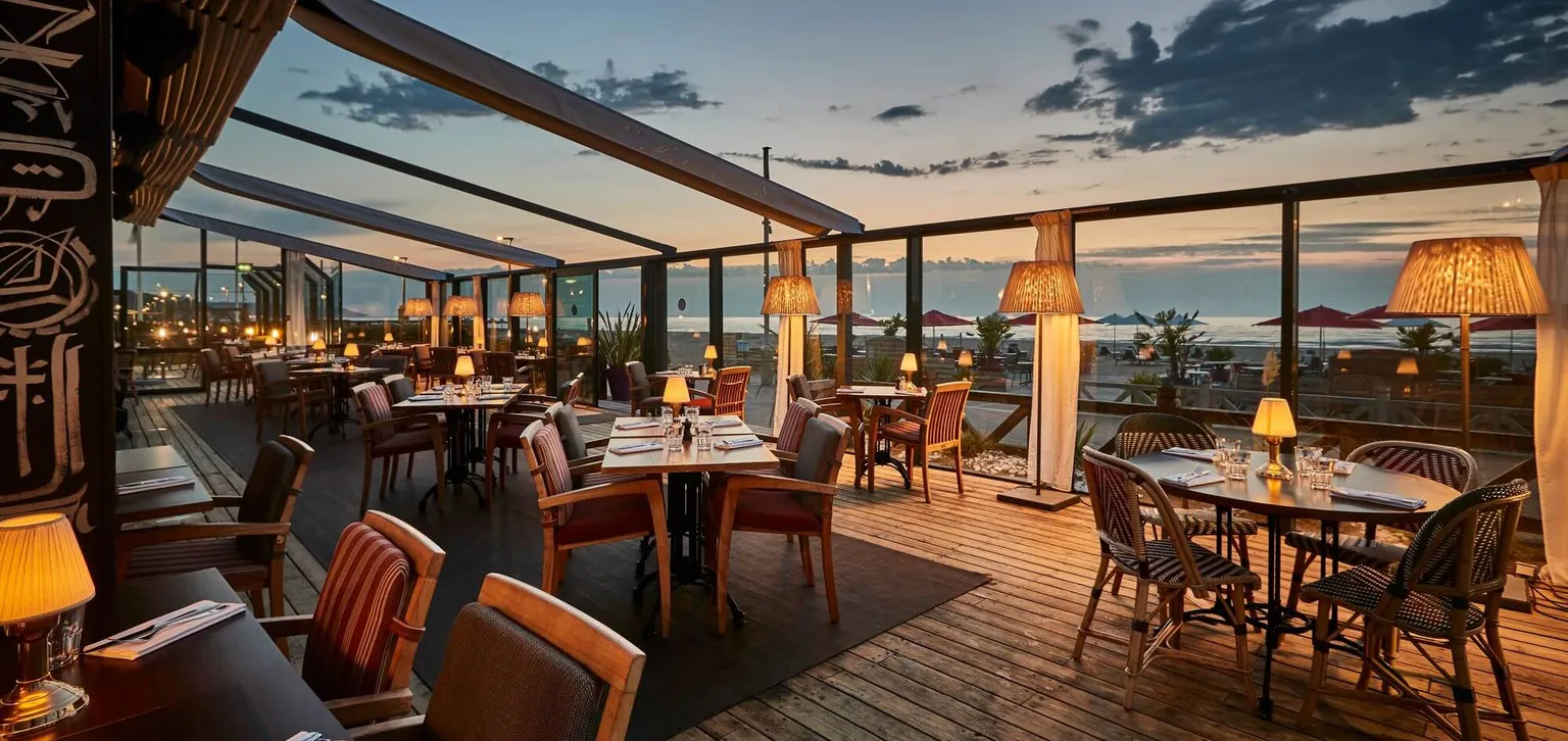 Terrasse de La villa sur la plage à Deauville