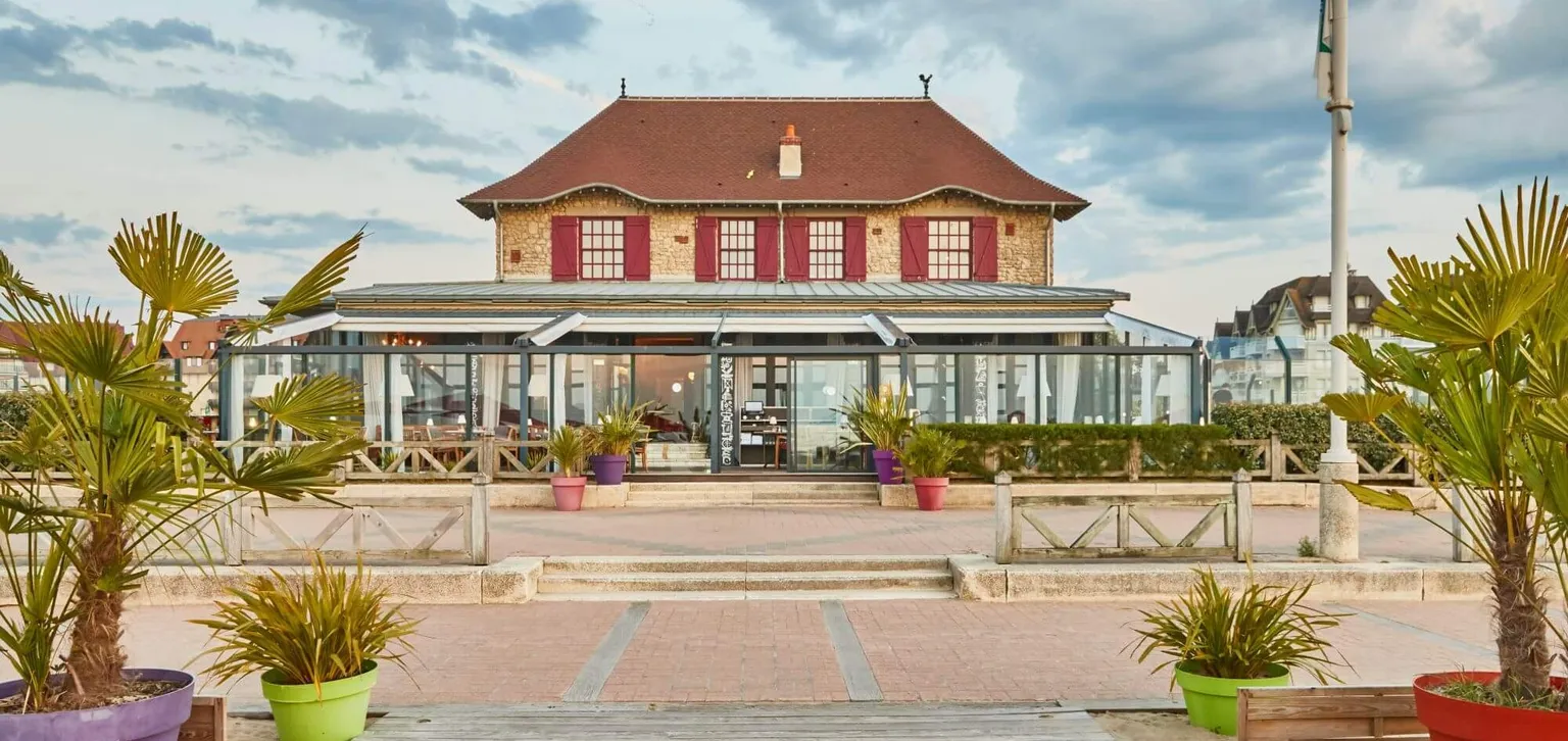 La villa sur la plage à Deauville