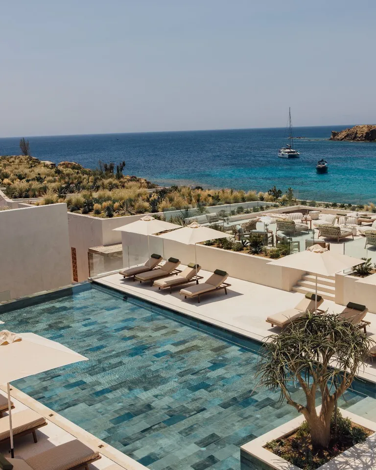 Fouquets Mykonos, piscine et mer