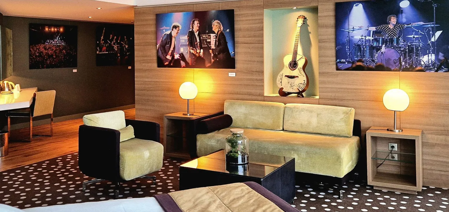 Salon de la Junior Suite exposition à l'hôtel Resort Barrière Lille