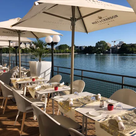 La terrasse du Baccara sur le lac au Casino Barrière Enghien-les-Bains