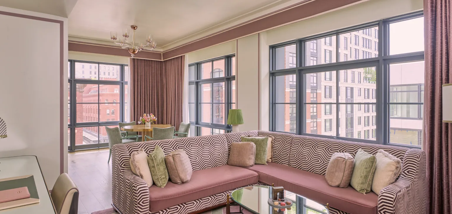 Hudson View Corner Suite Living Room