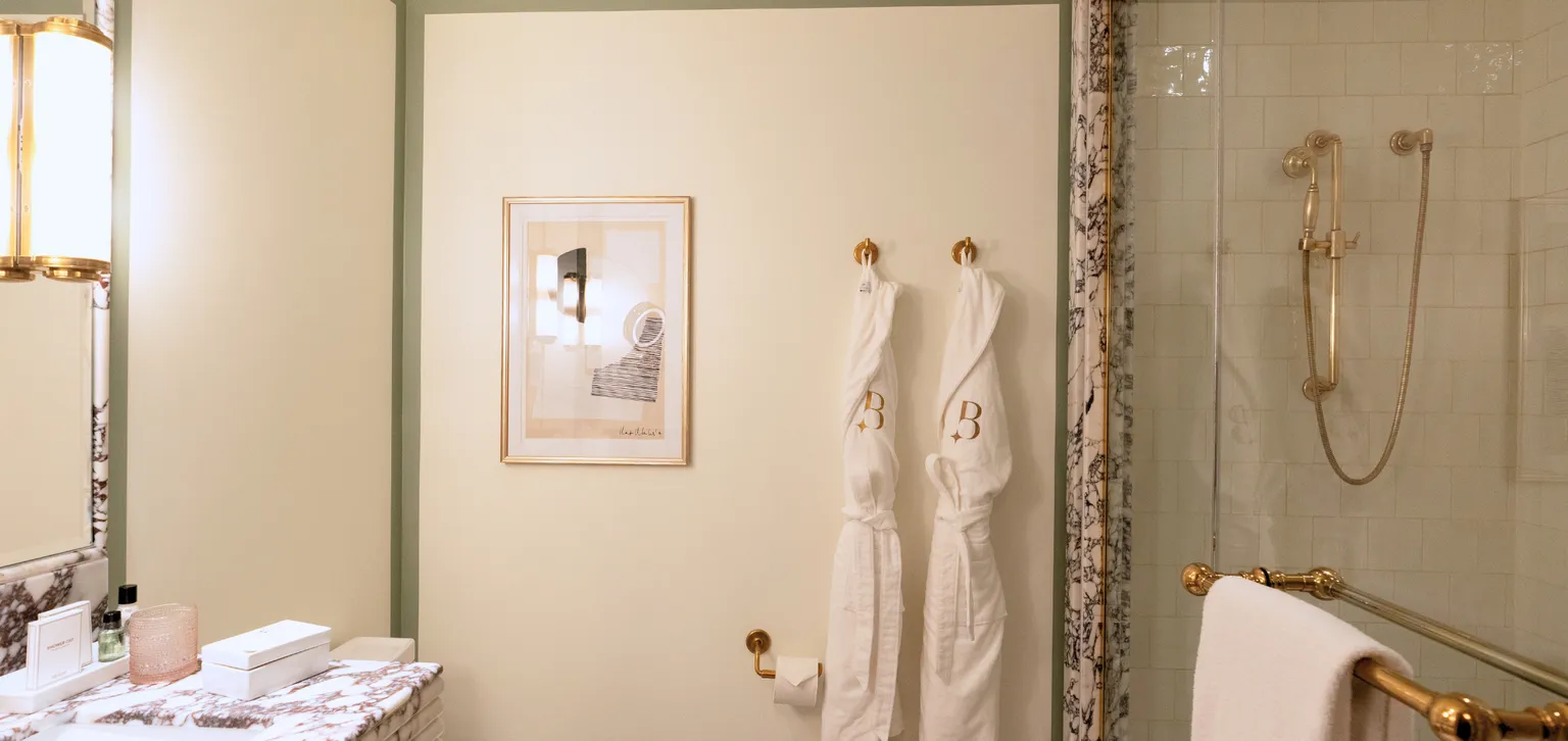 Courtyard King Bathroom