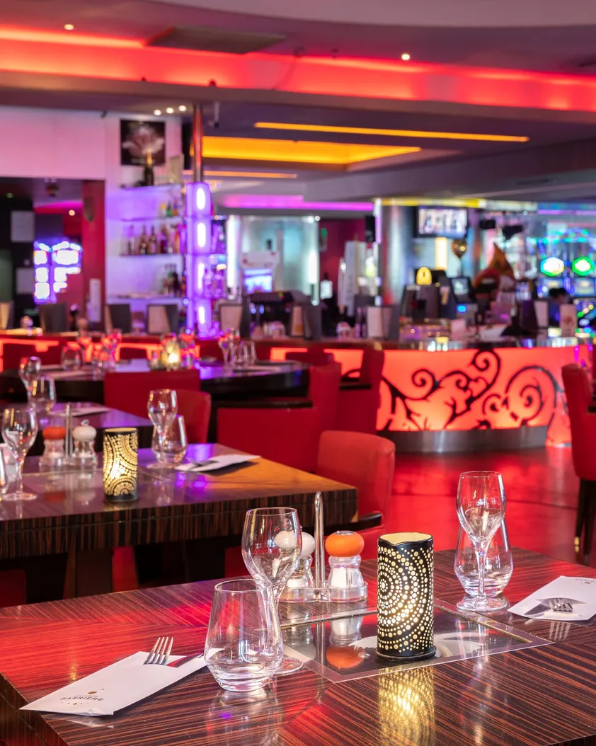 Tables au restaurant l'Ozé du Casino de Cassis