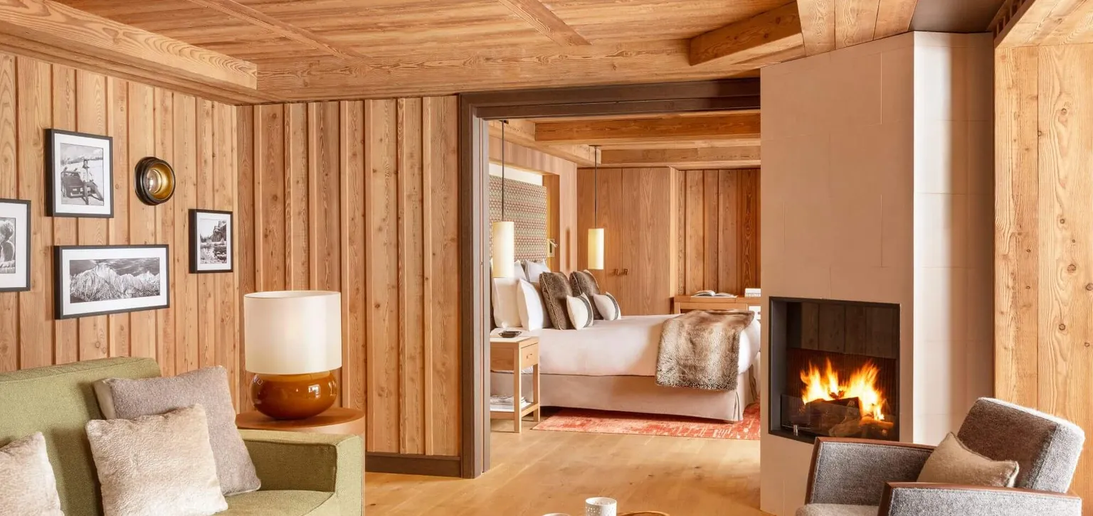 Suite Deluxe canapé et fauteuils salon, hôtel Les Neiges à Courchevel