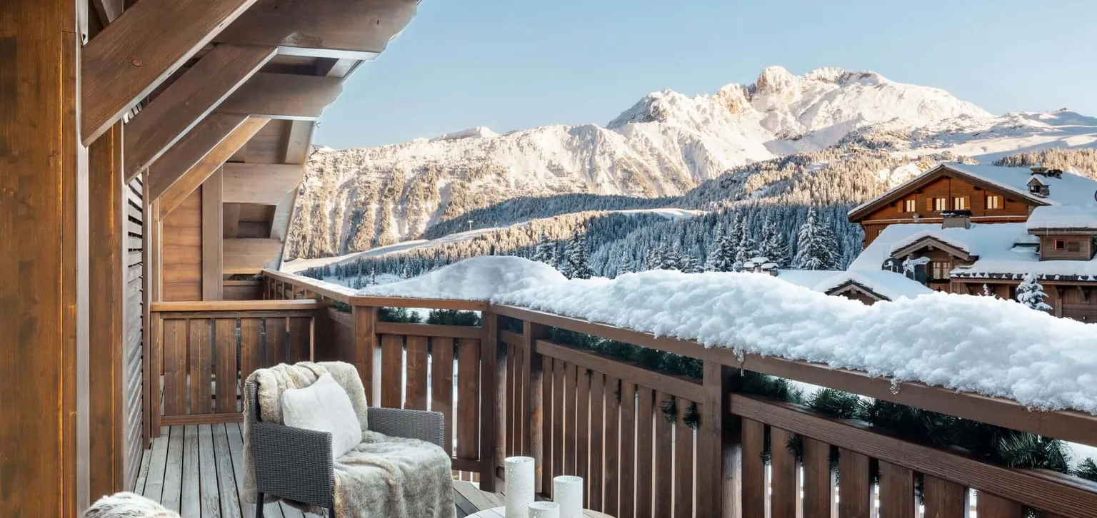 Appartement Les Neiges Terrasse couverture et vue sur la montagne, Courchevel