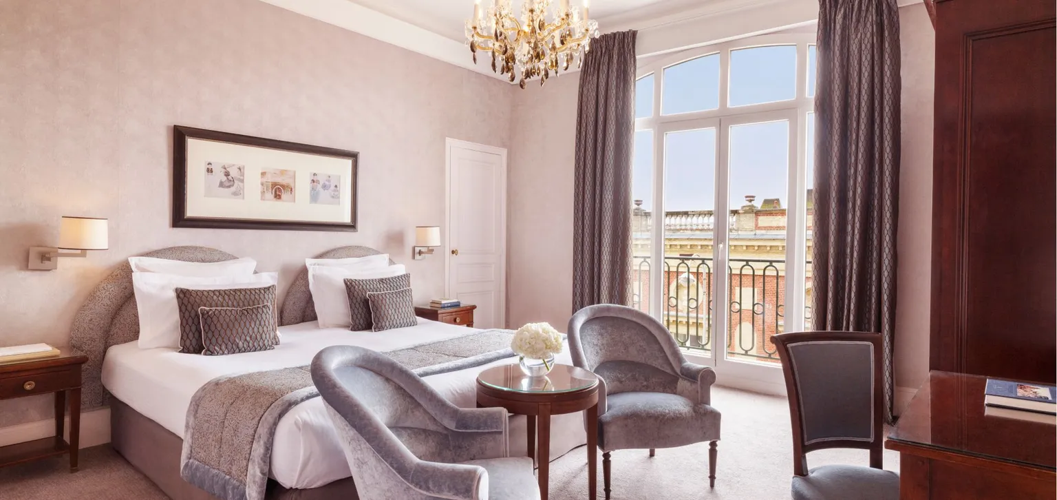Chambre de la chambre prestige à l'hôtel le royal à deauville