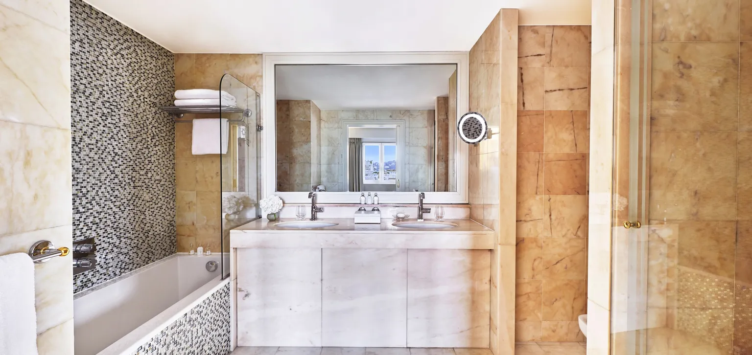 Salle de bain Suite Supérieure Le Majestic Cannes
