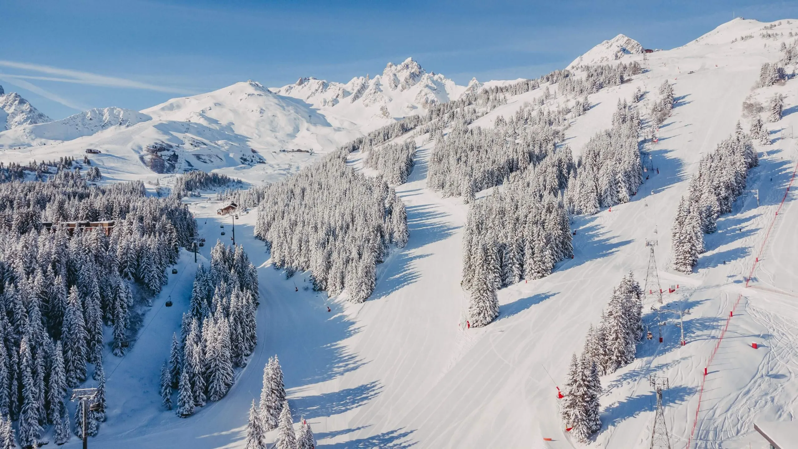 Montagne enneigée à Courchevel