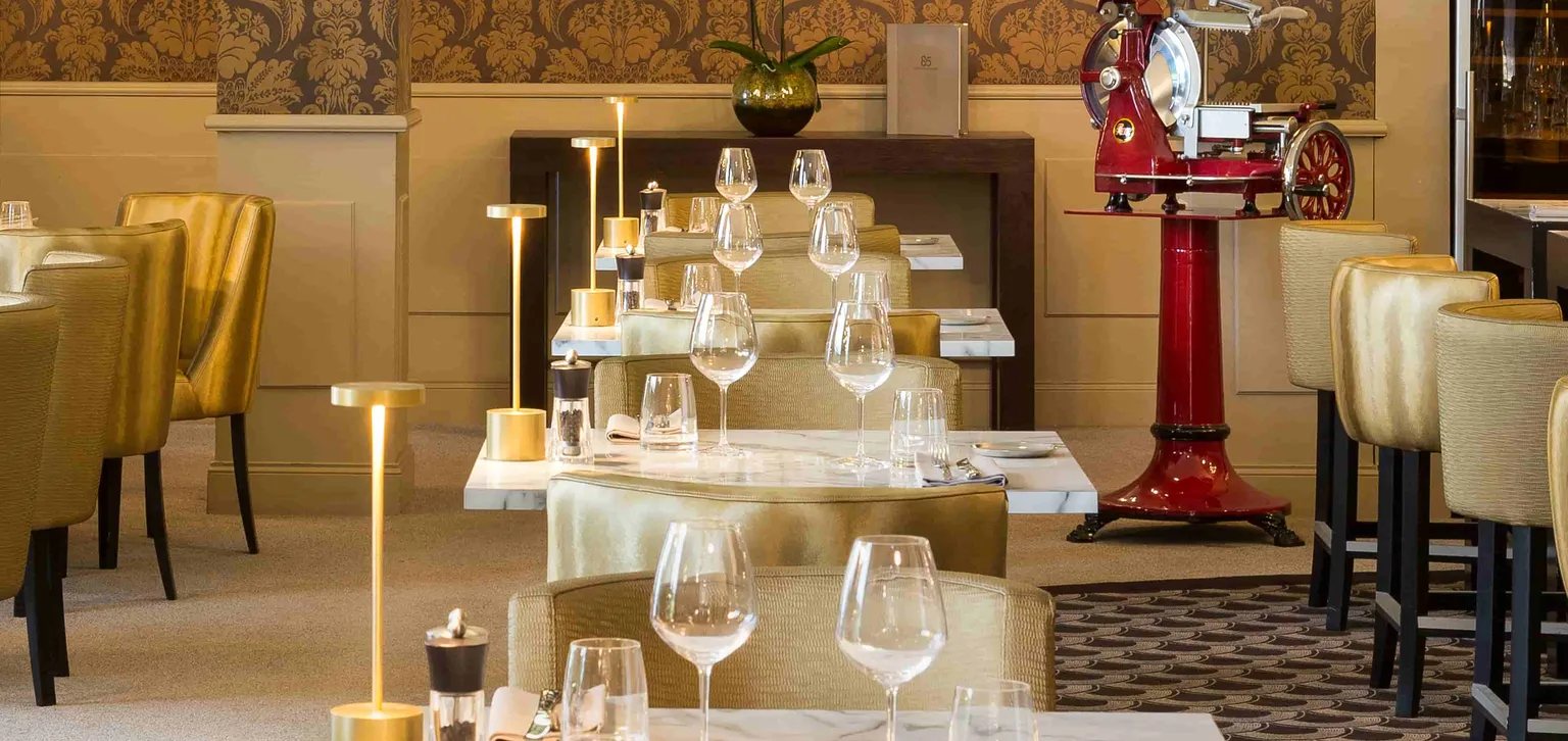 Tables et couverts le 85 restaurant