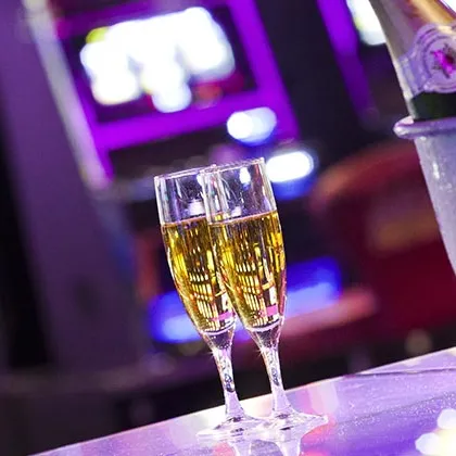 Champagne sur le bar du restaurant le Led&Bar au Casino Barrière de Bordeaux