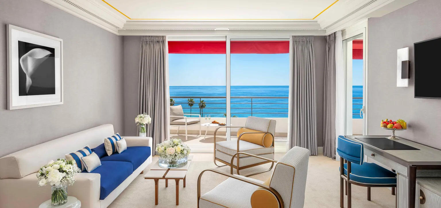 Salon et terrasse Suite Prestige Terrasse Mer Le Majestic Cannes