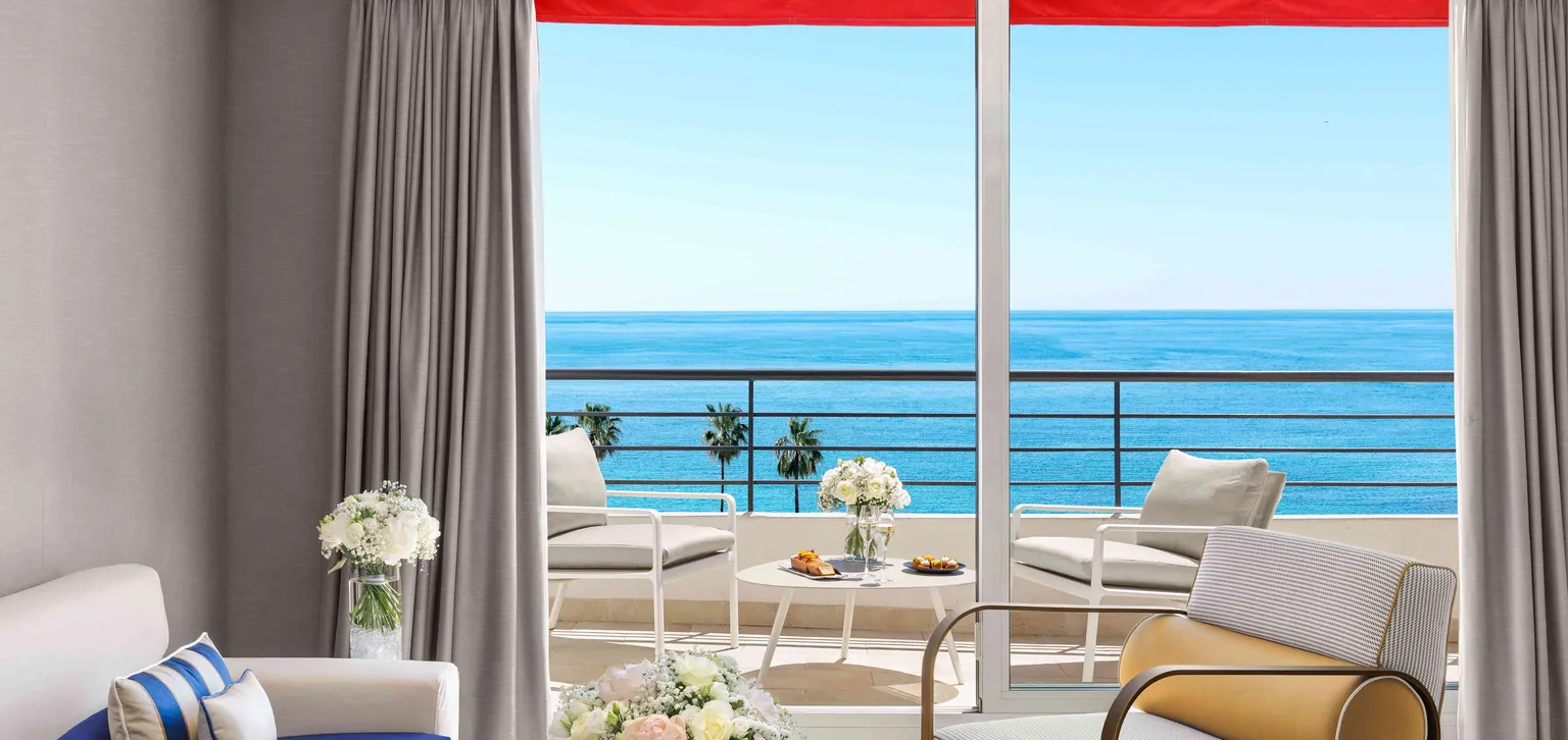 salon et terrasse Suite Prestige Terrasse Mer Le Majestic Cannes