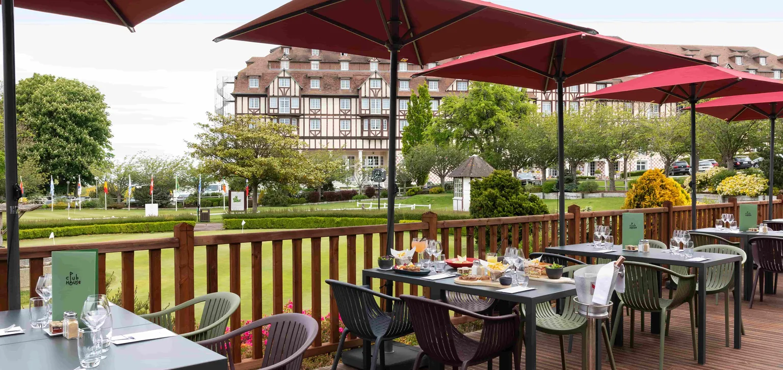 Terrasse du Club House du Golf Barrière Deauville