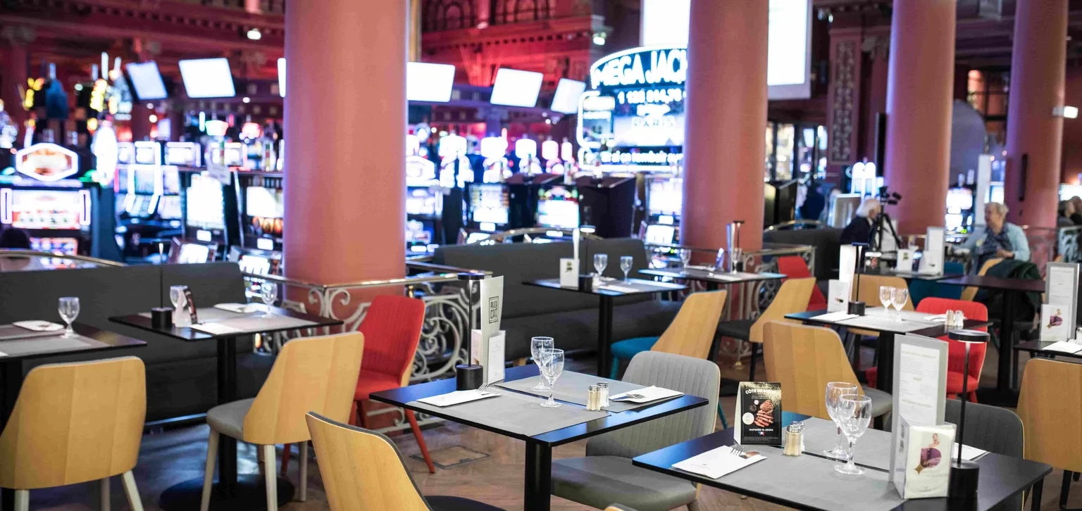 Tables du restaurant Le Plaza Café Deauville