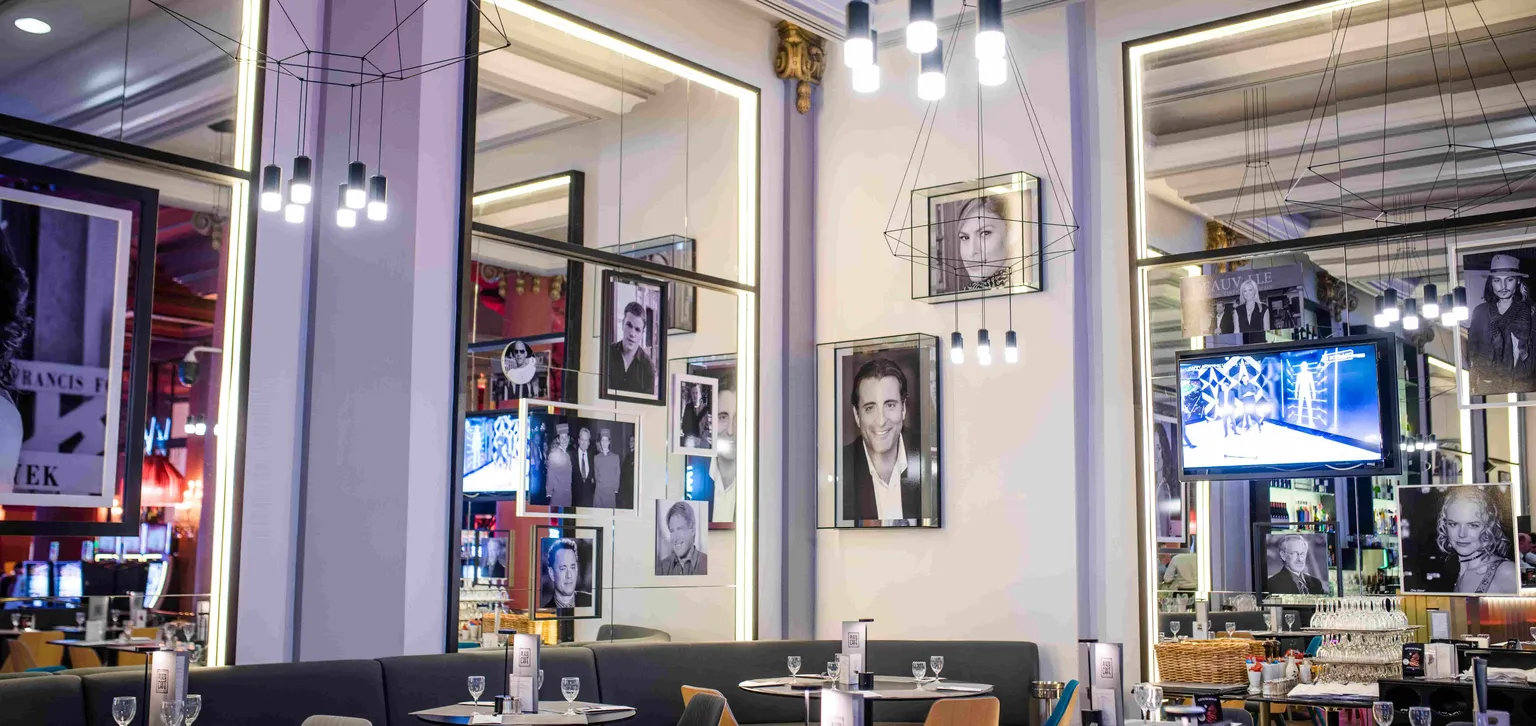 Salle du restaurant Le Plaza Café Deauville