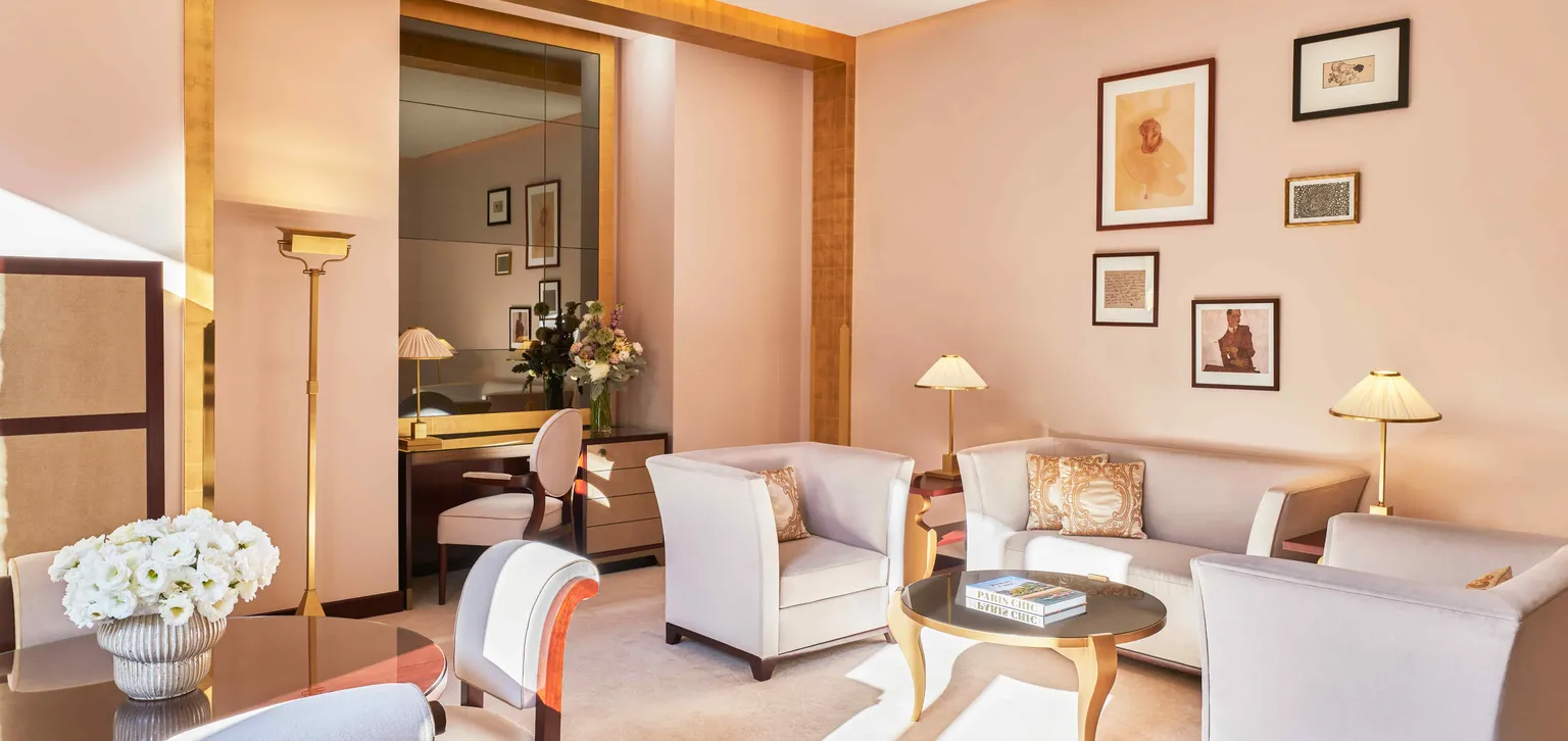 Salon de la suite deluxe au Fouquet's Paris